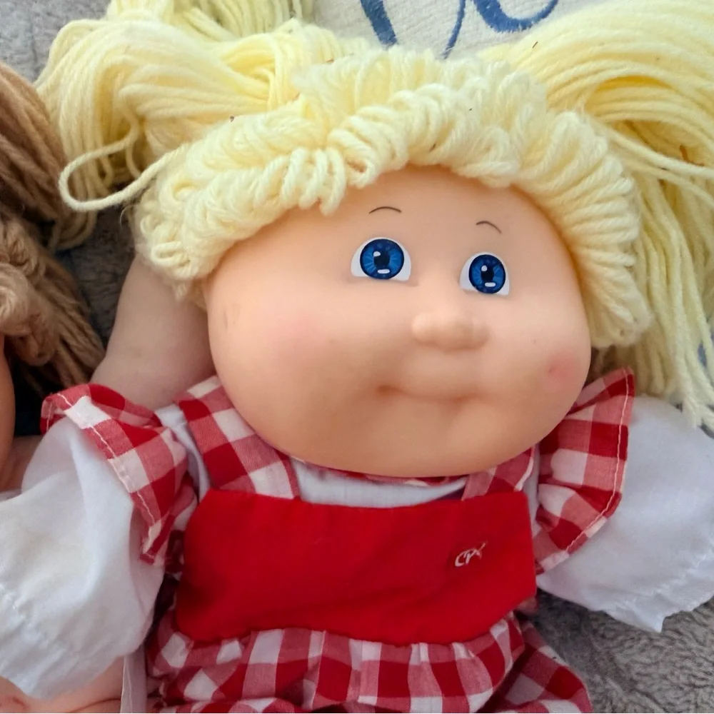 Lot of 2 Vtg 1987 1989 Cabbage Patch kid little people with one outfit authentic